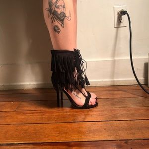 Fringe black heels